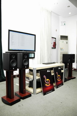 西狂爭霸 三諾摩機大賽重慶站決賽精彩收官，軟件創(chuàng)新引領(lǐng)計算機開發(fā)新浪潮